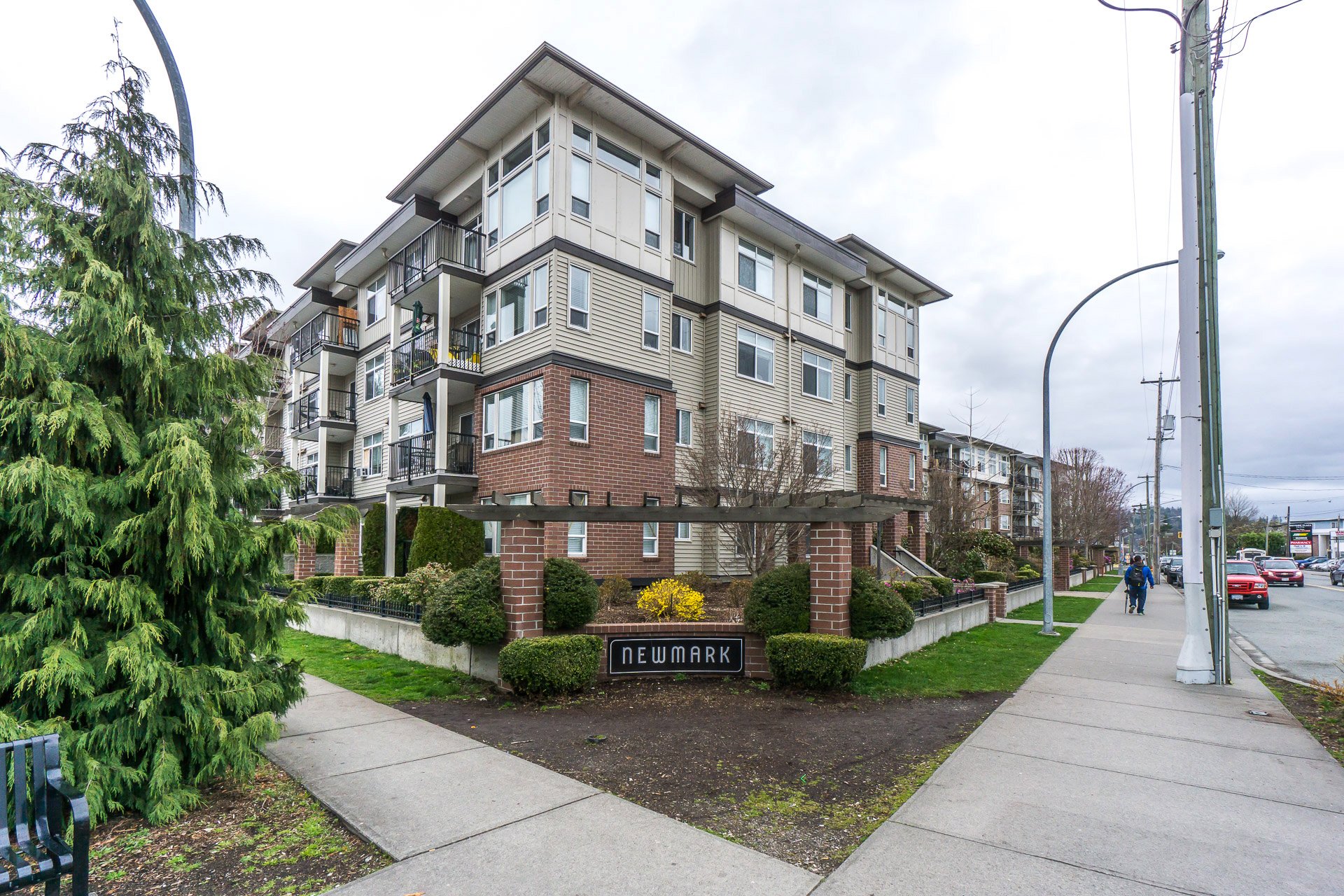 207-9422 Victor Street - 1