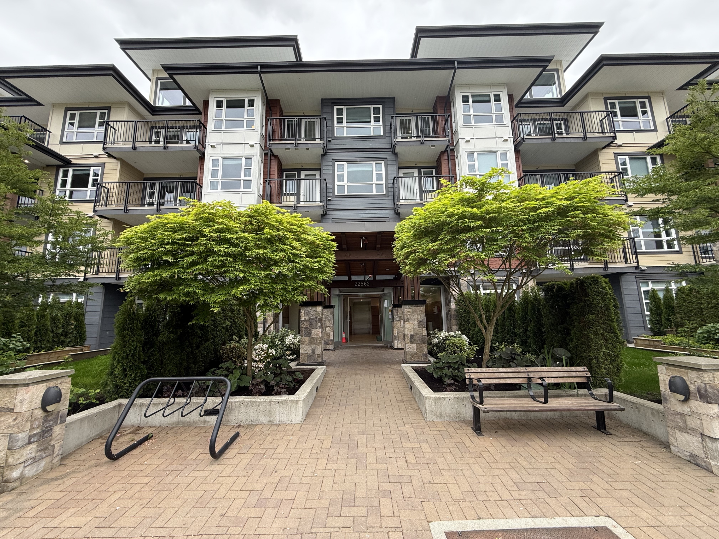 310-22562 121 Avenue